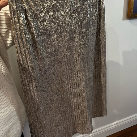 Metallic Accordion Skirt - Size 10 - Picture 9 of 11